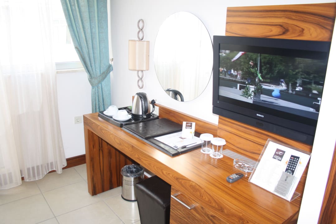 Schreibtisch/TV Xperia Grand Bali Hotel