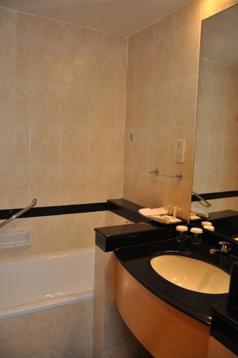 Badezimmer (Badewanne) Furama Riverfront