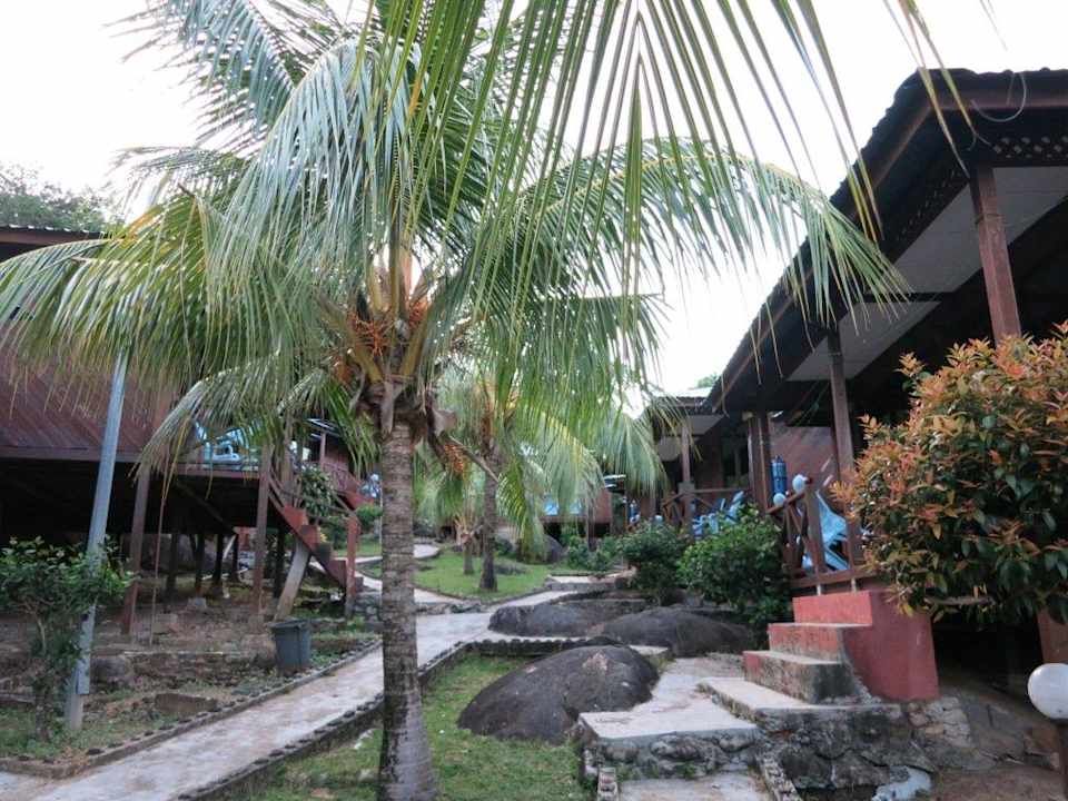 Weg zu den Hütten Island Reef Resort