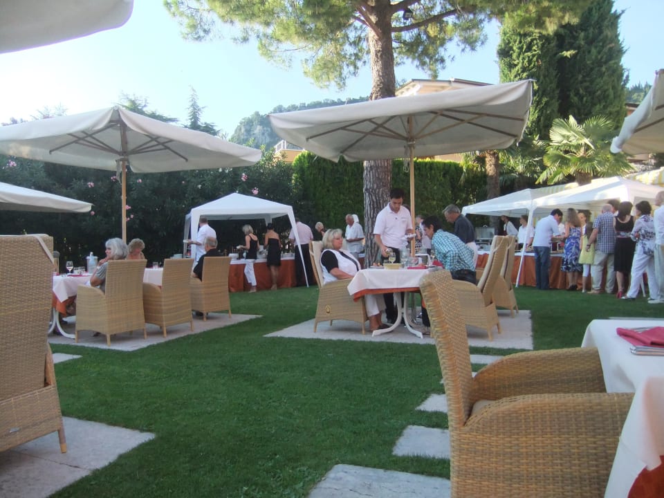 Dinner im Garten  Hotel Sportsman