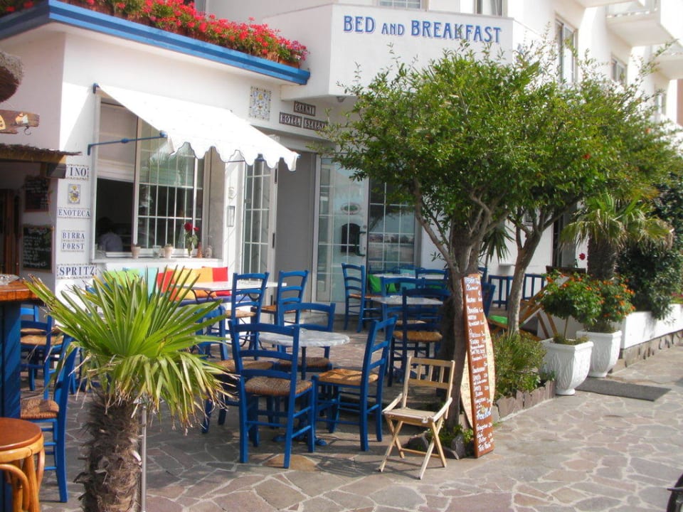 Eingang Hotel Serena