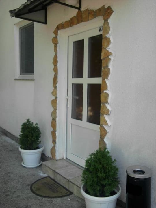 Ulaz Pansion Ana&Stjepan Nikolic