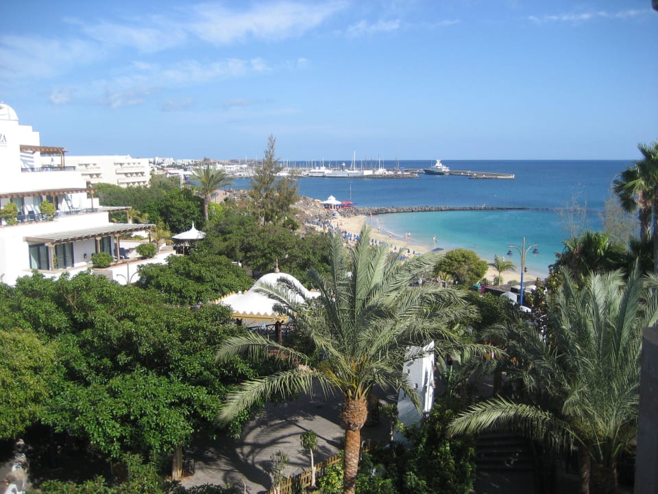 Strand vor dem Hotel Princesa Yaiza Suite Hotel Resort