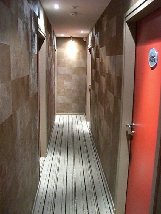 Der schmale Gang Hotel Pavillon Nation