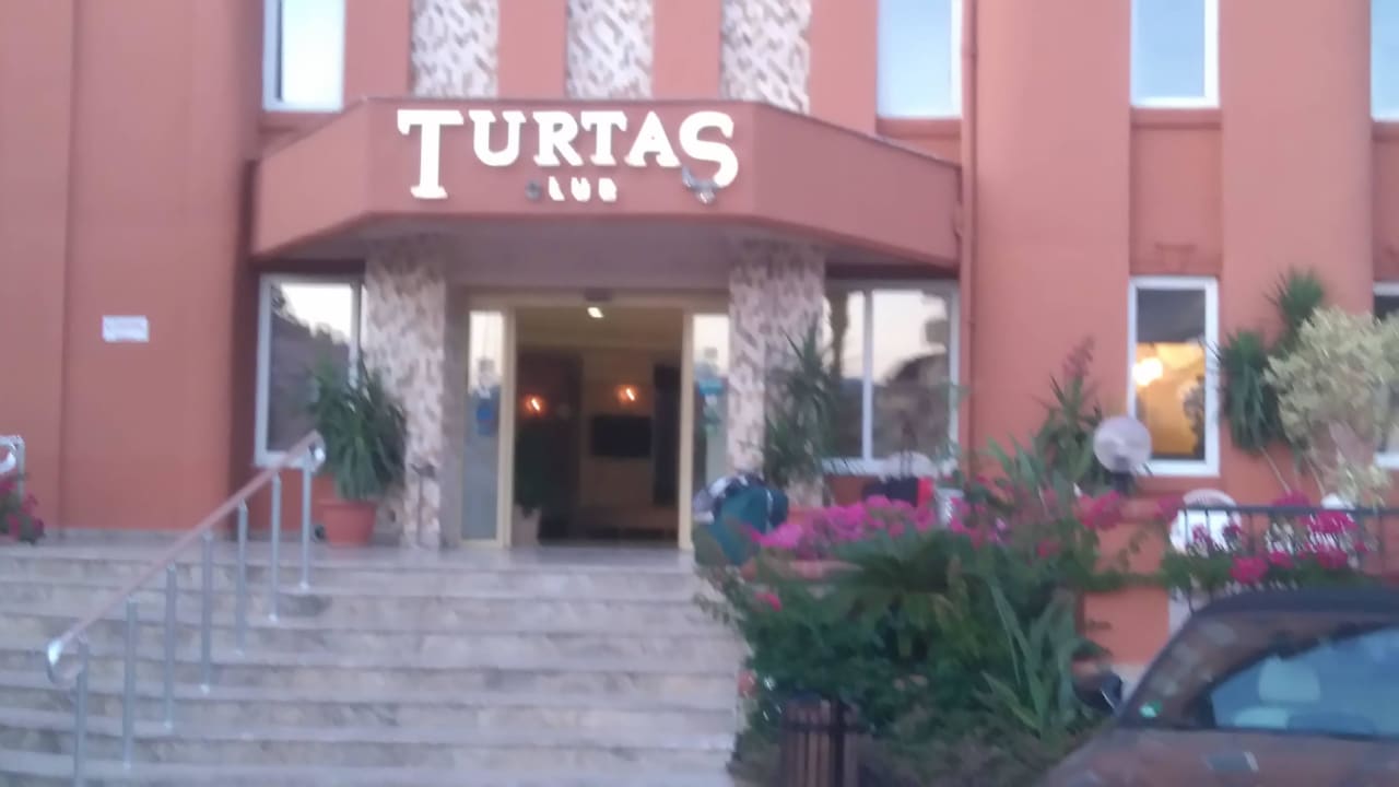 Vorne am Eingang Club Turtas Beach Hotel