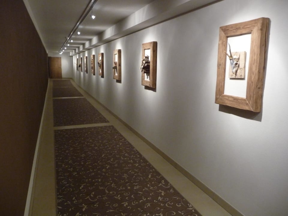 Unterirdischer Gang zum Nebengebäude mit Bäckerei Hotel Heigenhauser