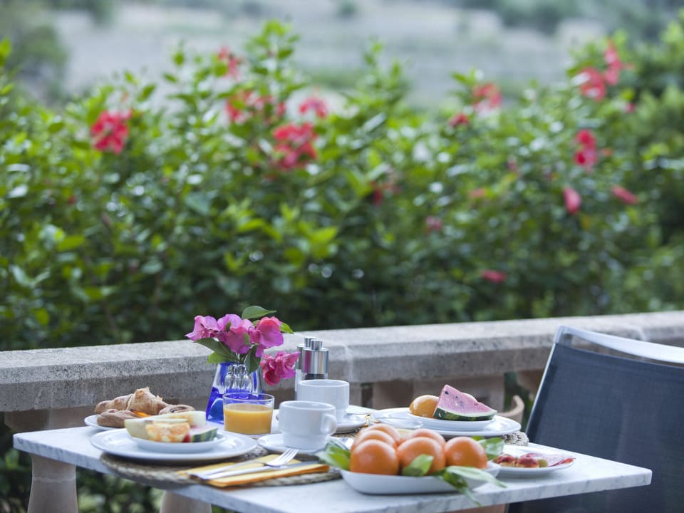 Desayuno en la terraza Fornalutx Petit Hotel