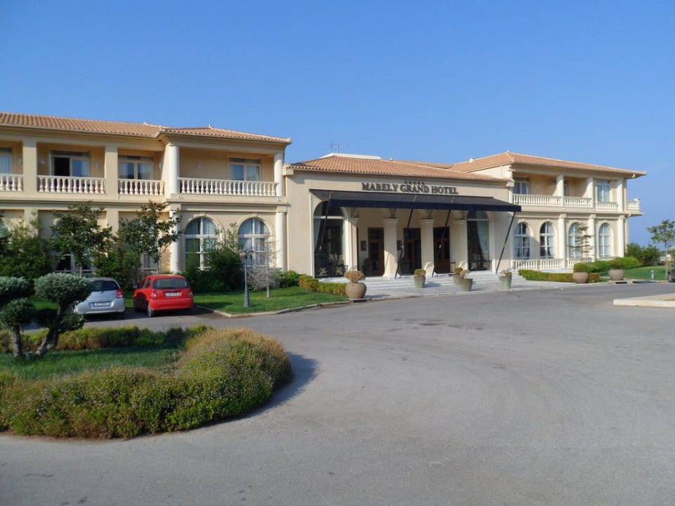 Vorderer Haupteingang Mabely Grand Hotel
