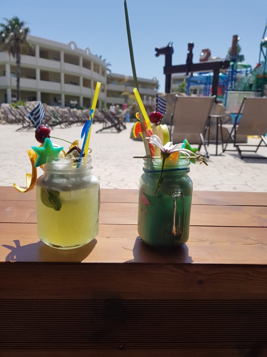 Lecker Cocktail Hotel Kalithea Horizon Royal