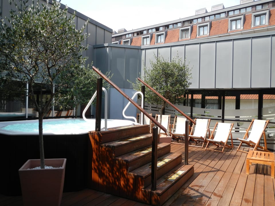 Ausssenpool Hilton Dresden