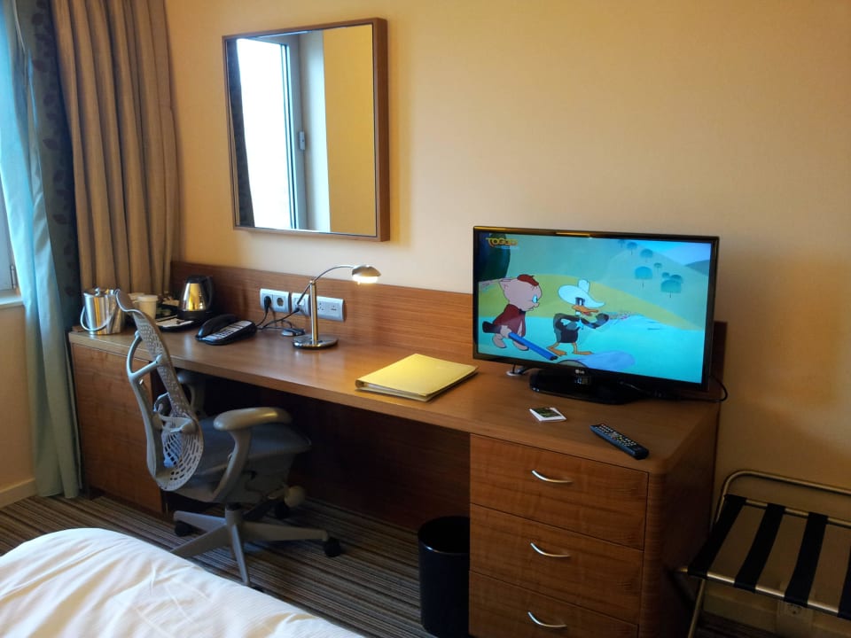 Schönes Zimmer Hilton Garden Inn Frankfurt Airport