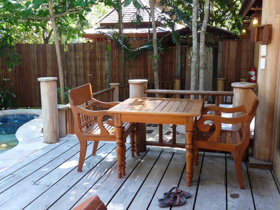 Sitzgarnitur bei unserem Pool Santhiya Koh Phangan Resort & Spa
