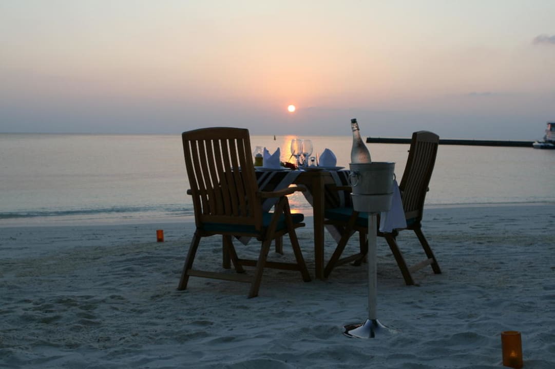 Dinner am Strand Veligandu Maldives Resort Island