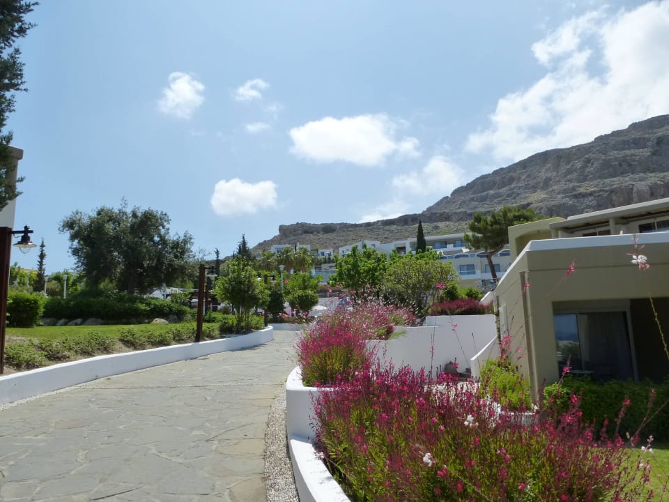 Weg von Rezeption zum Poolbereich alltoura Club Hotel Porto Angeli Beach Resort