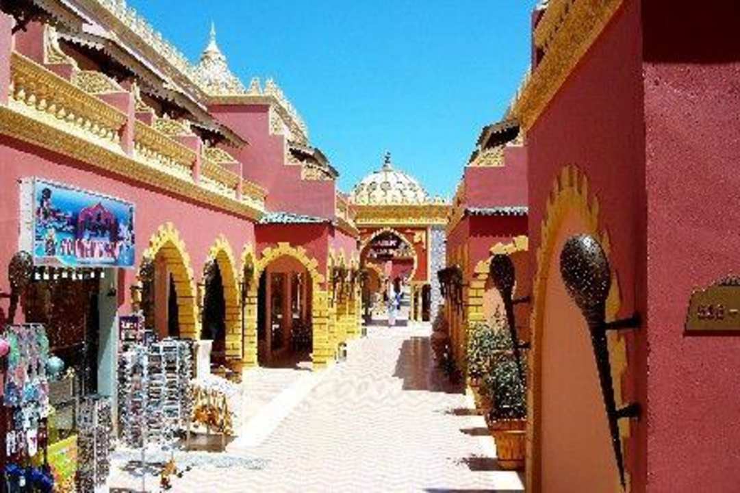 Hauptstrasse im Hotel Pickalbatros Alf Leila Wa Leila Resort - Neverland Hurghada