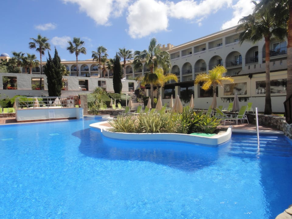 Pool einsam im April  Fuerte Conil-Resort