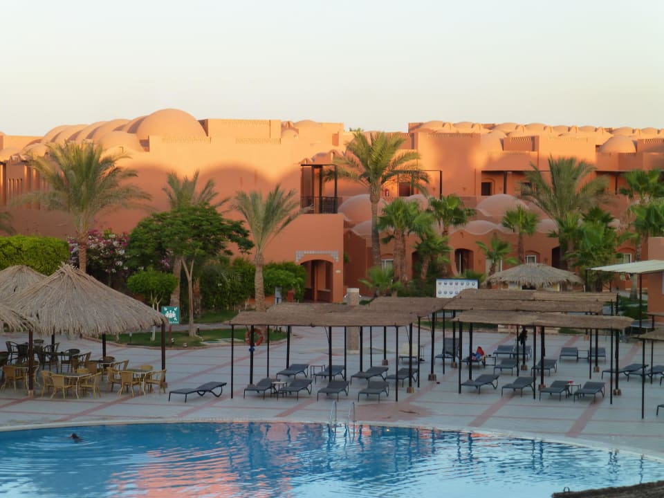 Hotelanlagen von der obersten Etage Jaz Makadi Oasis Resort