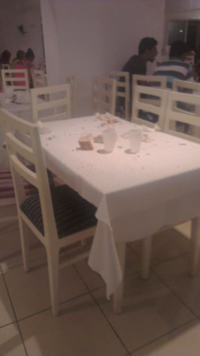 Das steht so eine halbe Stunde The Club Hammamet