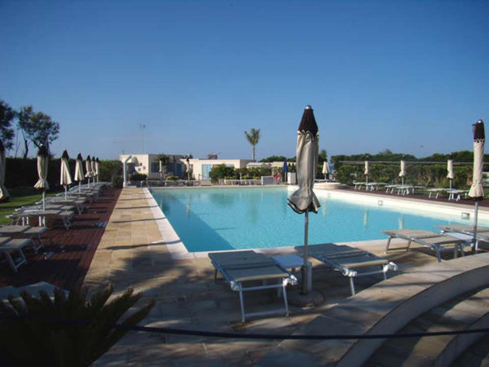 Großer gepflegter Pool Alle Tamerici Hotel