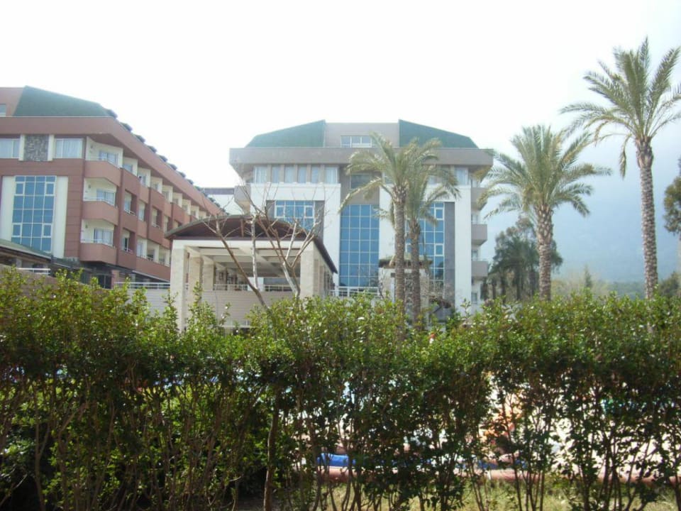 Blick vom Strand auf das Hotel Armas Gül Beach