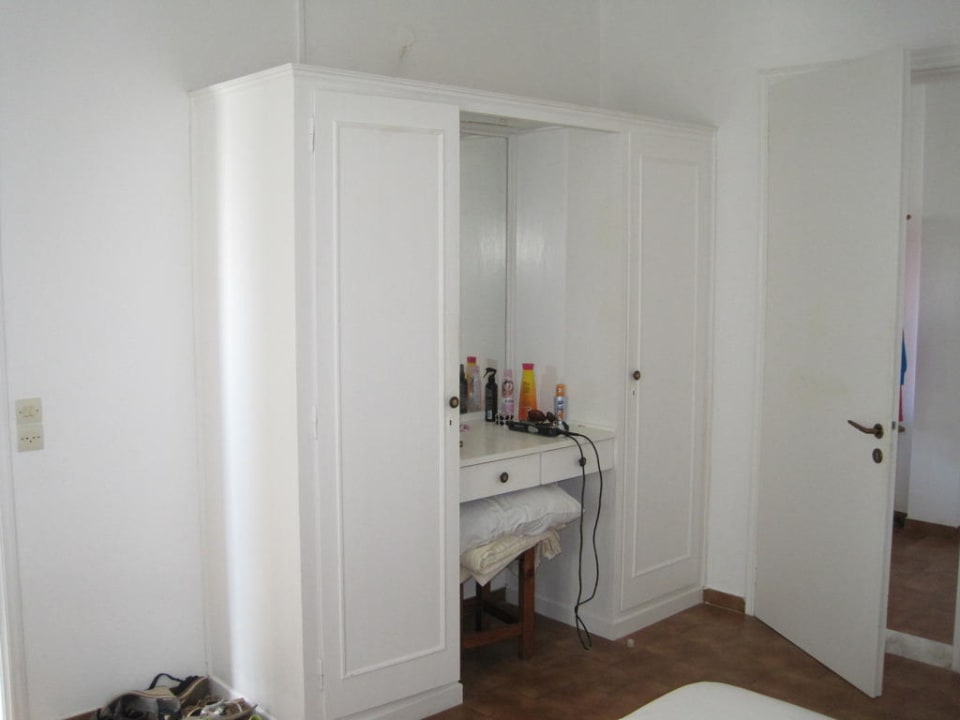Schrank Schlafzimmer 1 Acharavi Beach Hotel