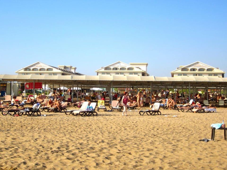 Blick vom Strand zum Hotel Diamond Excellence Resort & Spa