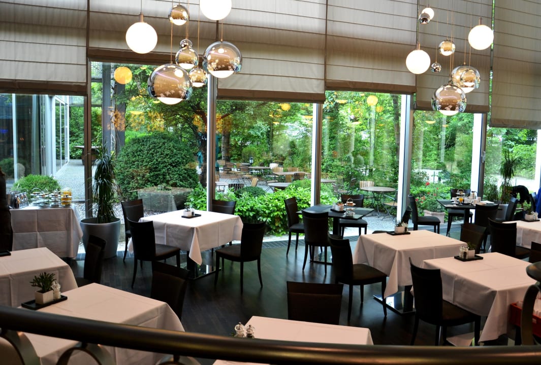  Restaurant Tivoli Hilton Munich Park M nchen HolidayCheck Bayern 