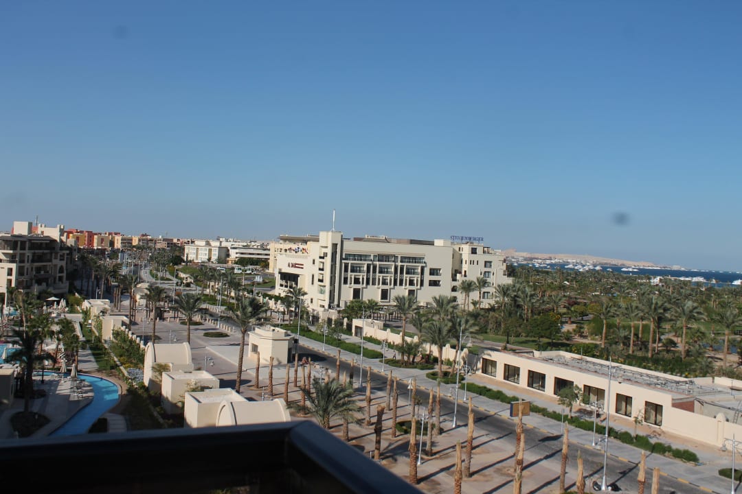 Вид на улицу Хургады Steigenberger Aqua Magic