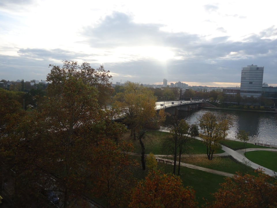 Vista del Meno dalla camera Hotel Ibis Frankfurt Centrum
