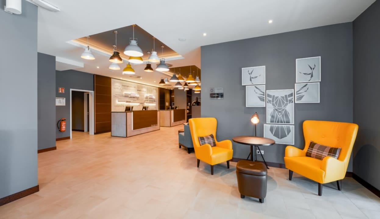 Lobby Premier Inn Saarbrücken City Congresshalle