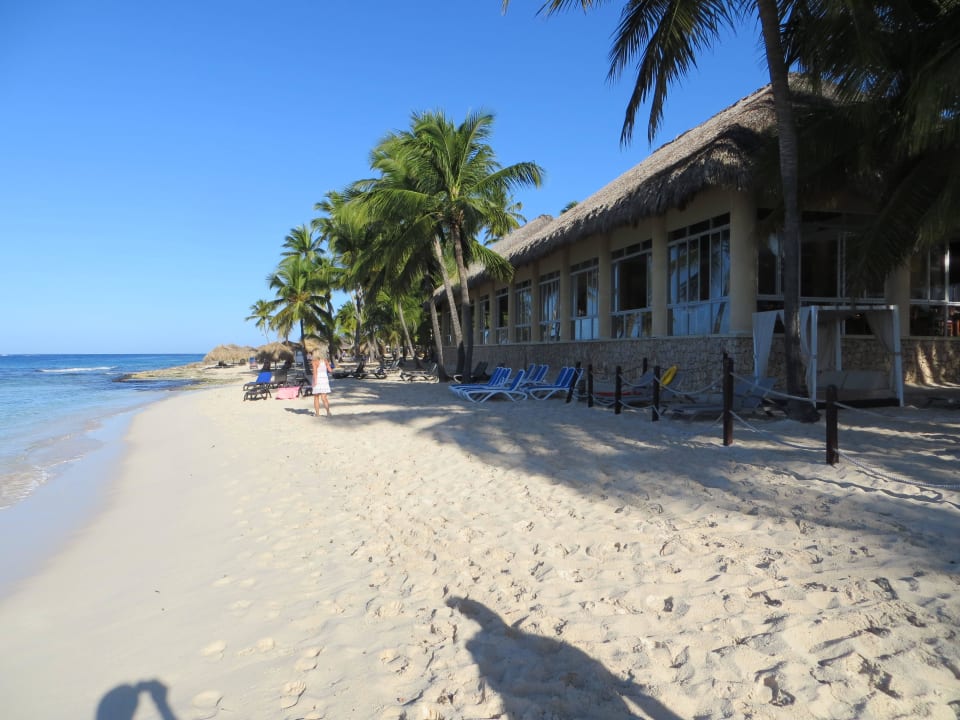 Der Hauptstrand ganz früh um 8 Uhr Hotel Viva Dominicus Beach by Wyndham - All Inclusive Resort