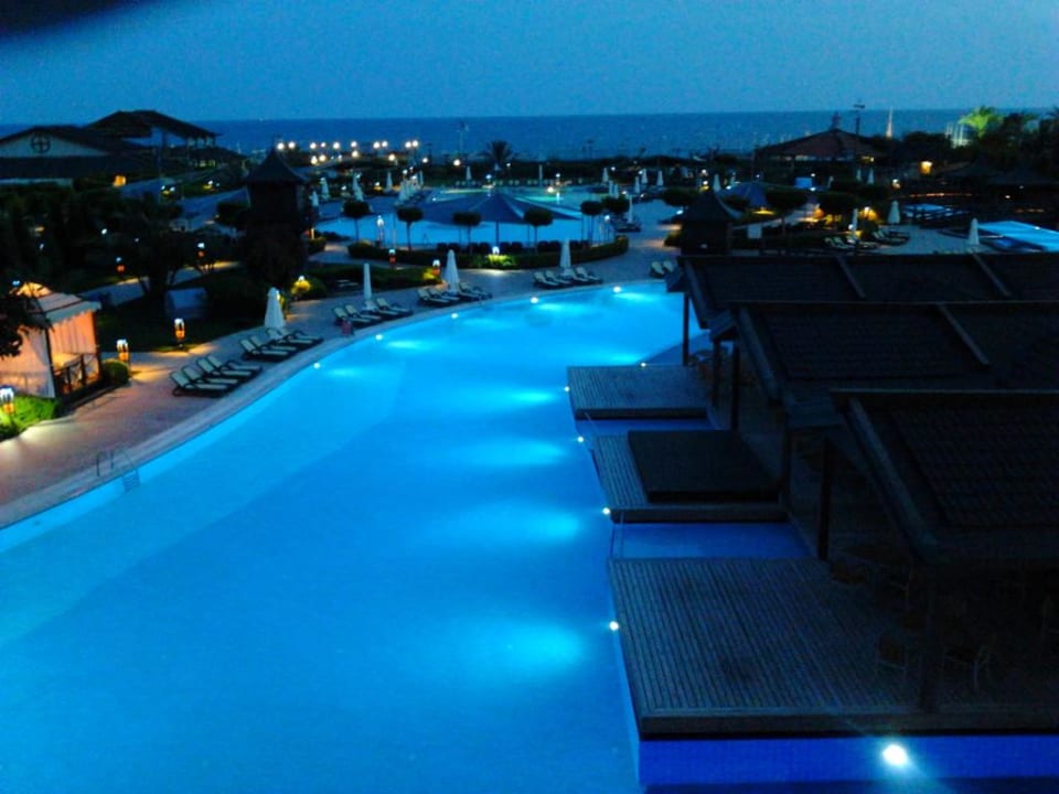 Pool bei Nacht Limak Lara Deluxe Hotel & Resort