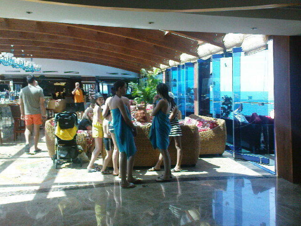 Kleiderordnung? Granada Luxury Okurcalar