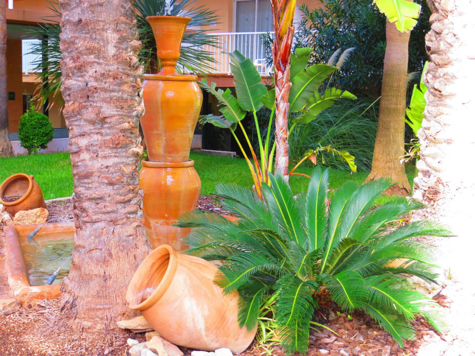 Brunnen im Eingangsbereich Valentin Reina Paguera