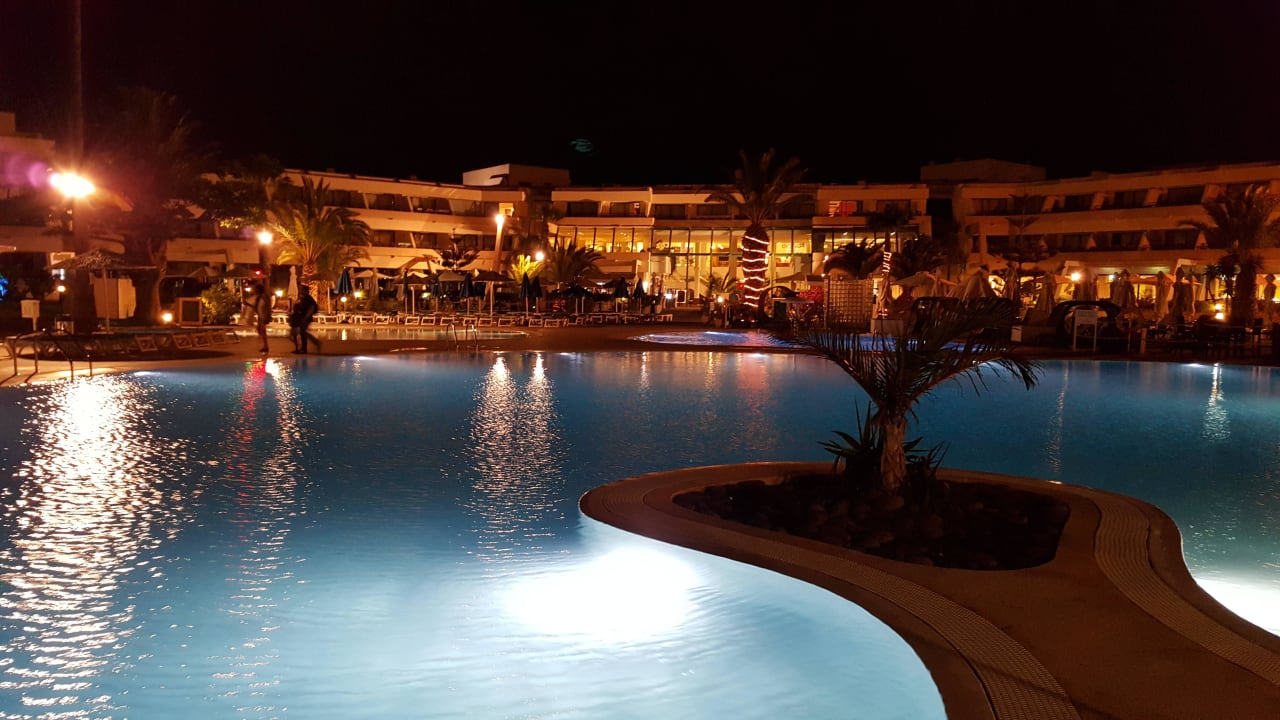 Poolanlage Und Blick Aufs Dreams Lanzarote Playa Dorada Resort