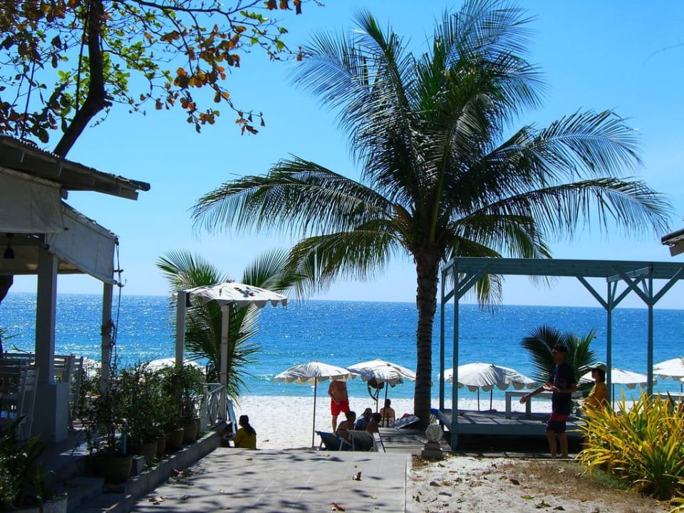 Vista dal giardino alla spiaggia Sai Kaew Beach Resort