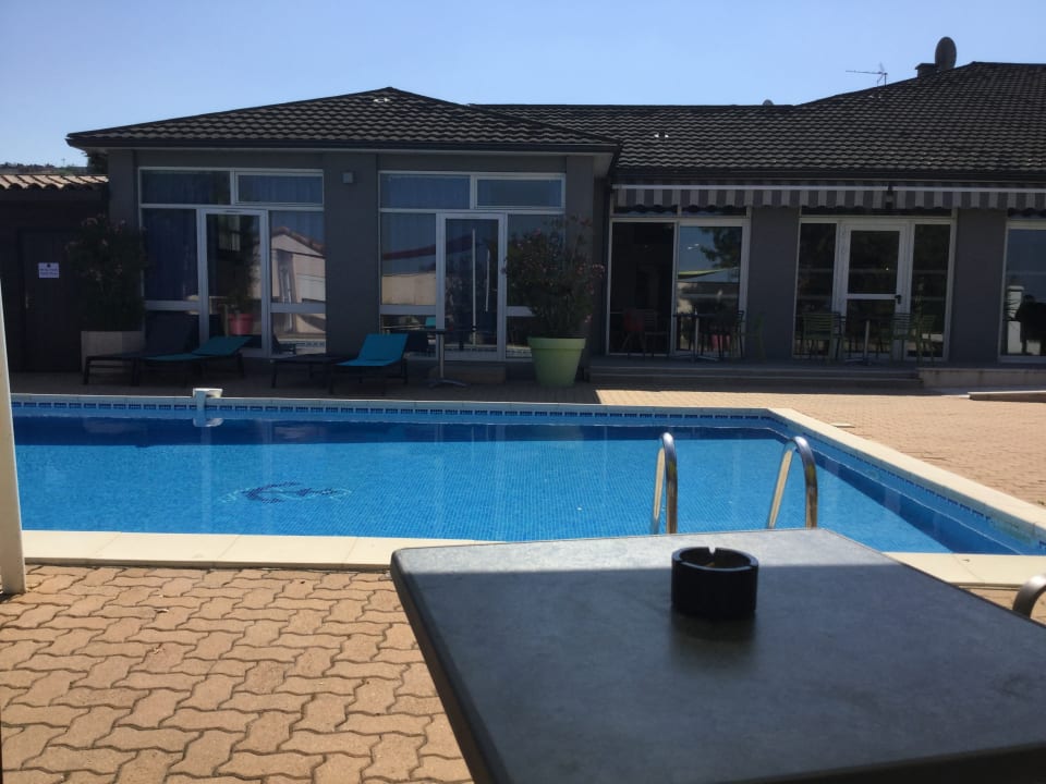 Außenansicht Hotel Comfort Marseille Airport