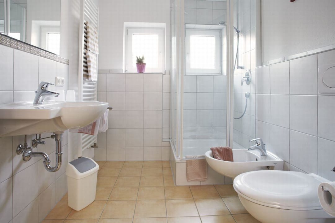 Bad Haus Brutscher - Monika Haas