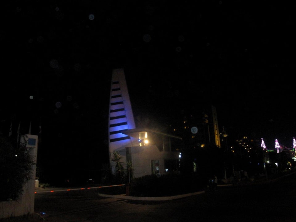 Охрана на входе в отель Concorde De Luxe Resort