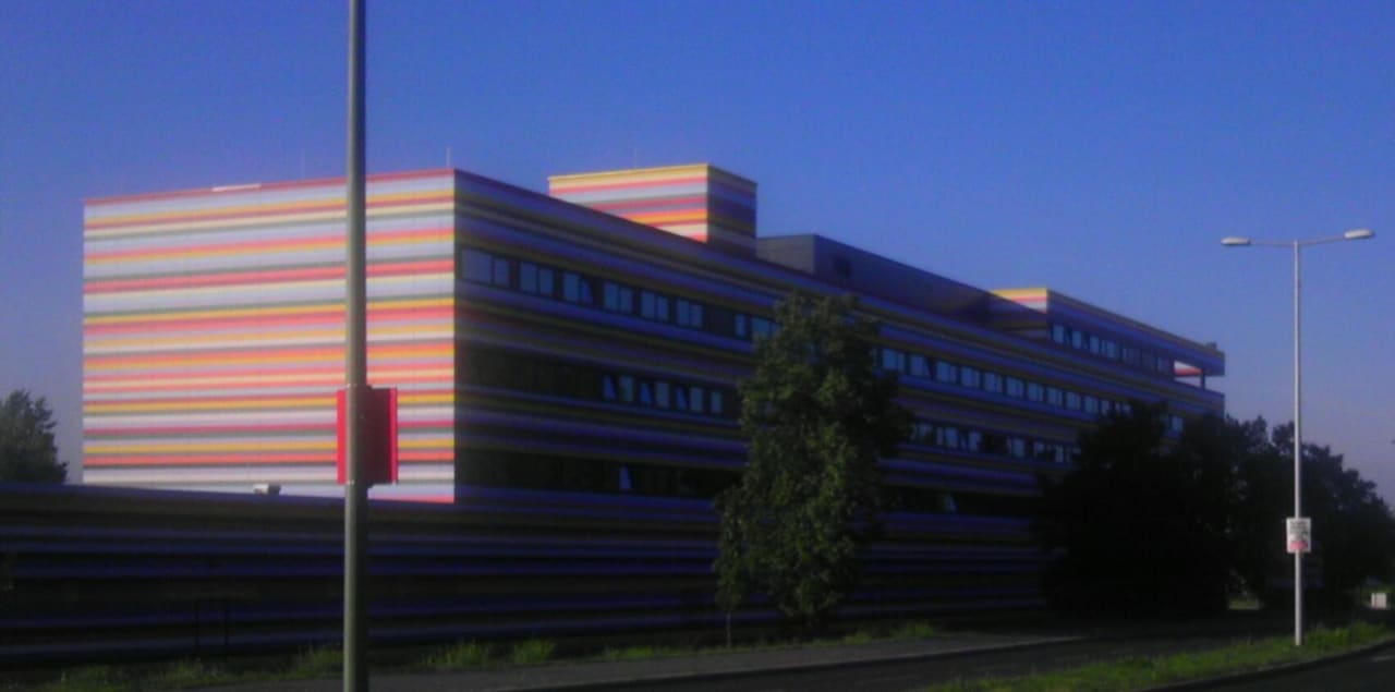 Außenansicht MEININGER Hotel Berlin Airport