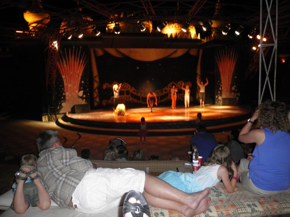 Animation in der Showarena Pickalbatros Alf Leila Wa Leila Resort - Neverland Hurghada