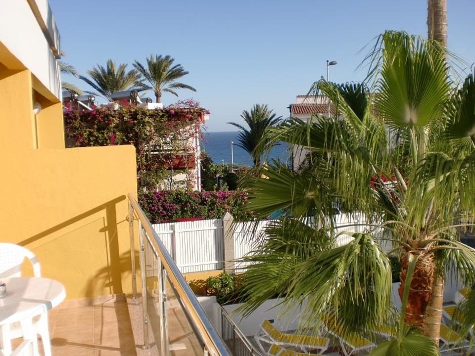 Blick nach links vom Balkon mit Meerblick Apartments Karina