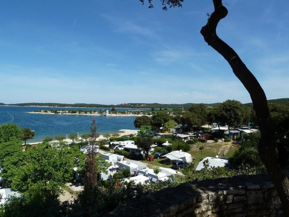 Blick über den Camingplatz FKK Valalta