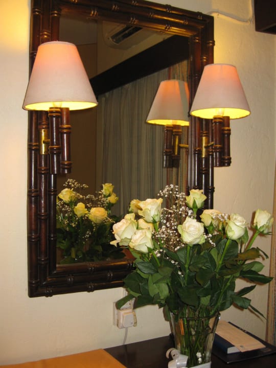 Rosen im Zimmer Hotel Mombasa Continental Resort