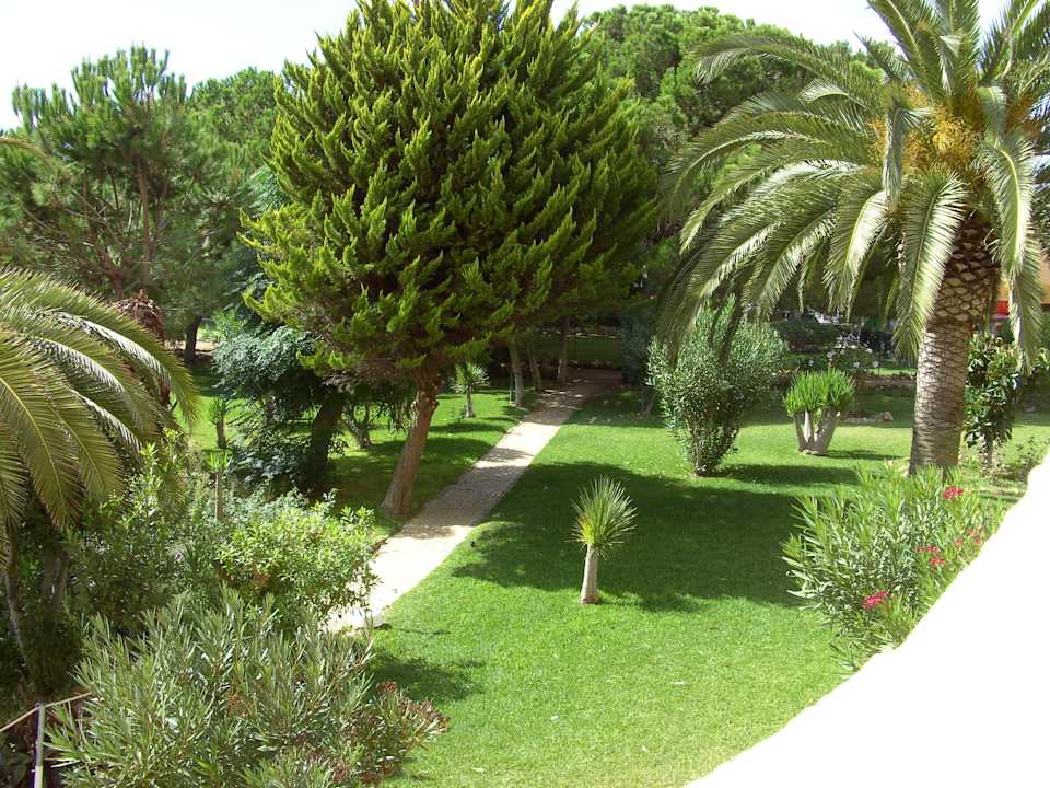 Ausblick auf die tolle Gartenanlage vom Balkon aus 3HB Falésia Mar