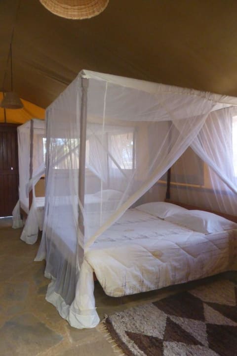 Bett Sentrim Tsavo Lodge
