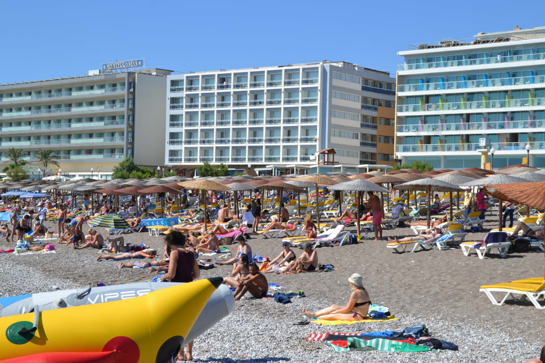 Strand und Hotel im Hintergrund Ibiscus Hotel Rhodos