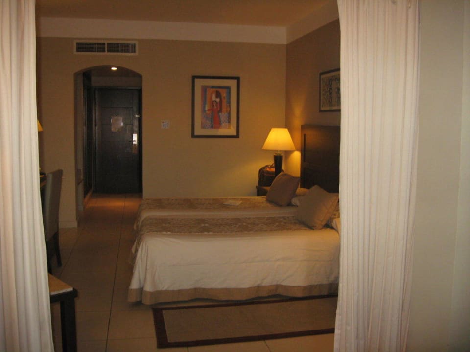 Geräumiges Familienzimmer mit Vorhang abzutrennen Jaz Dar EL Madina