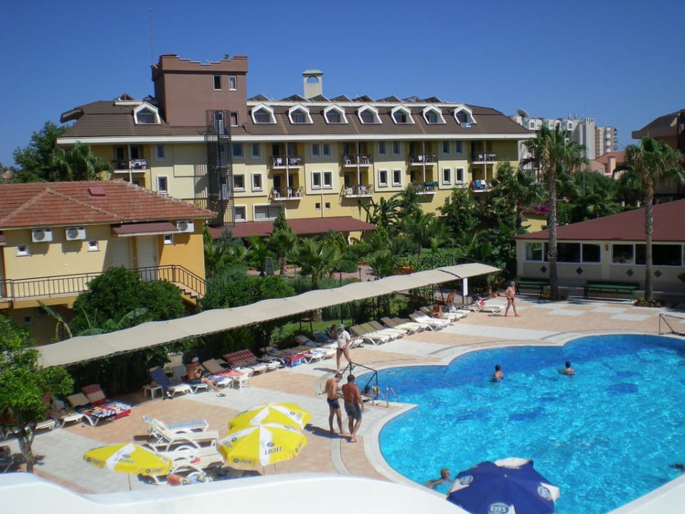 Widok na teren hotelowy z jednej zjeżdzalni Hotel Seker Resort