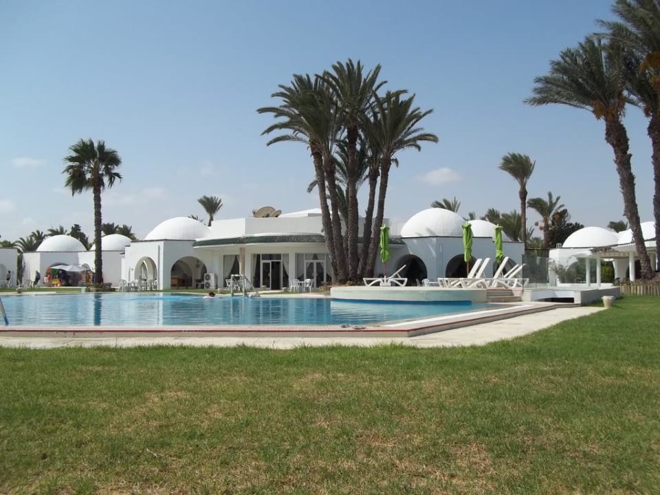 Eingang vom Pool in Empfangshalle Monarque Club Rivage